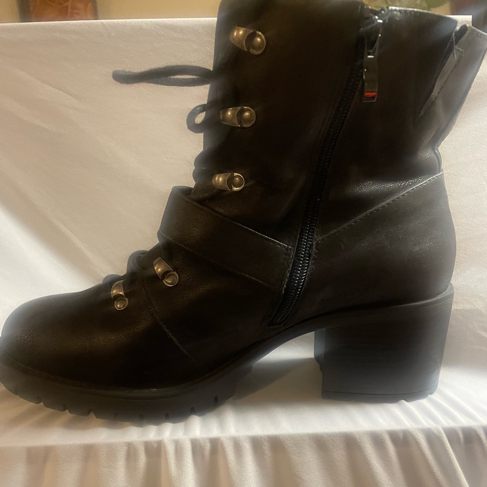 Torrid Size 10 Stylish Black Ankle Boots - Picture 3 of 9